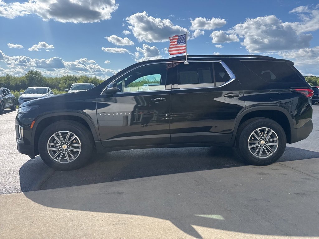 2023 Chevrolet Traverse Cloth photo 2