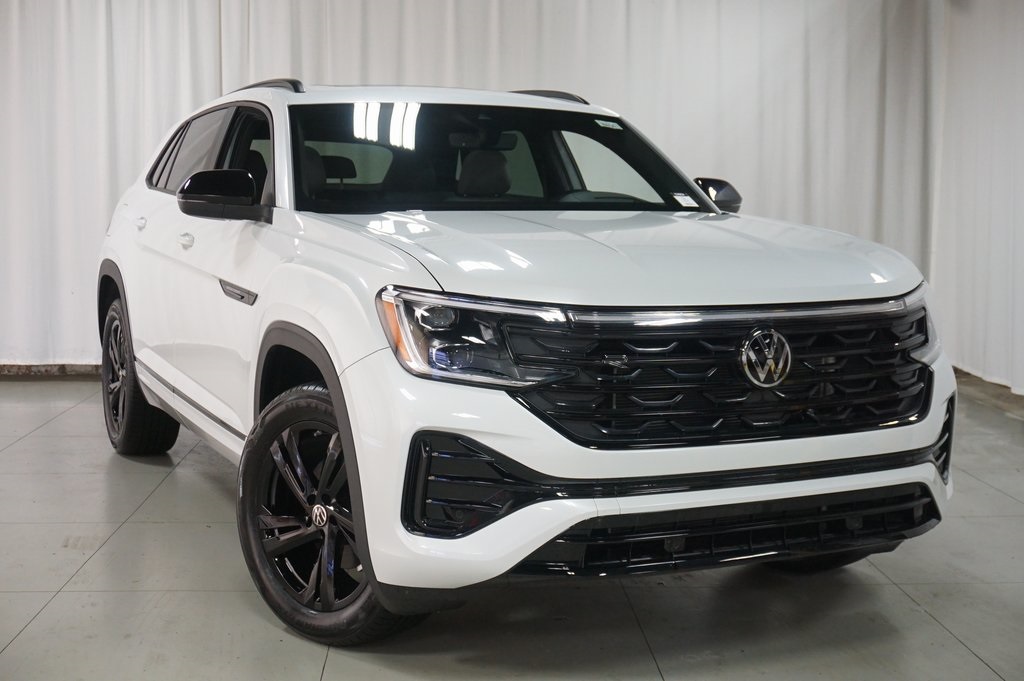2025 Volkswagen Atlas Cross Sport SEL R-Line photo 3