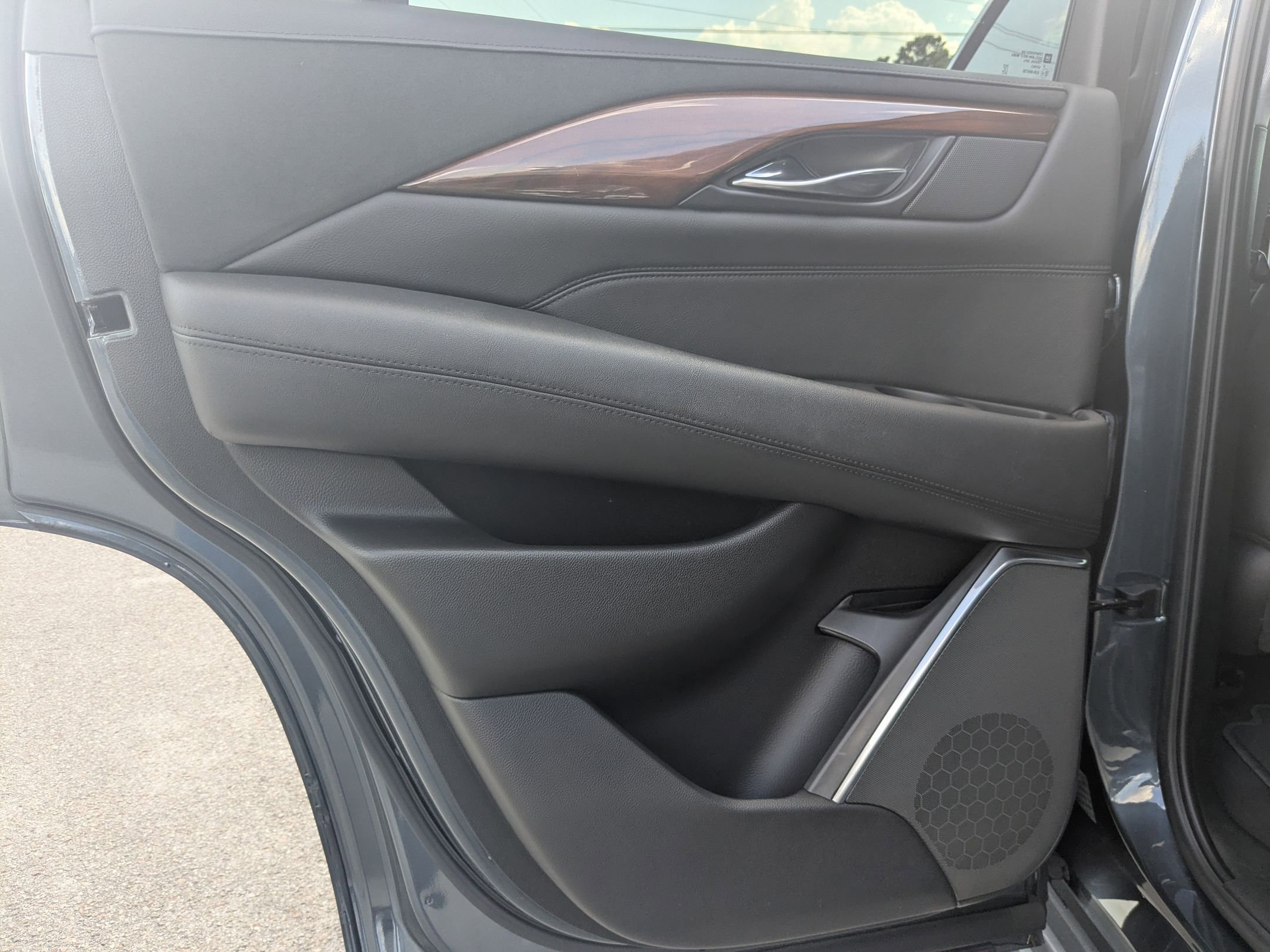 2020 Cadillac Escalade Luxury photo 18