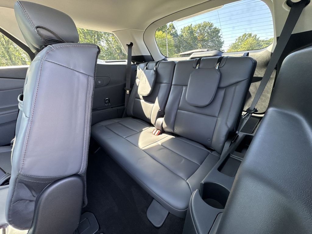 2025 Ford Explorer photo 26