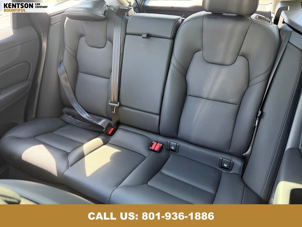 2025 Volvo XC60 B5 Plus photo 32