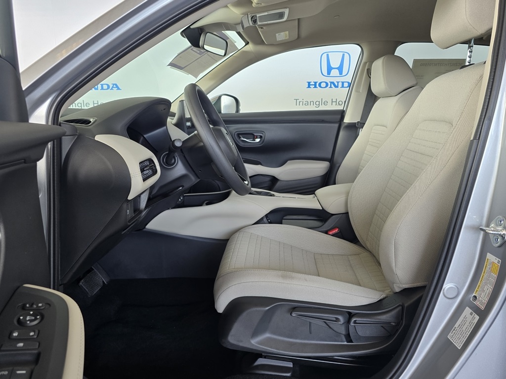 2026 Honda HR-V LX photo 8