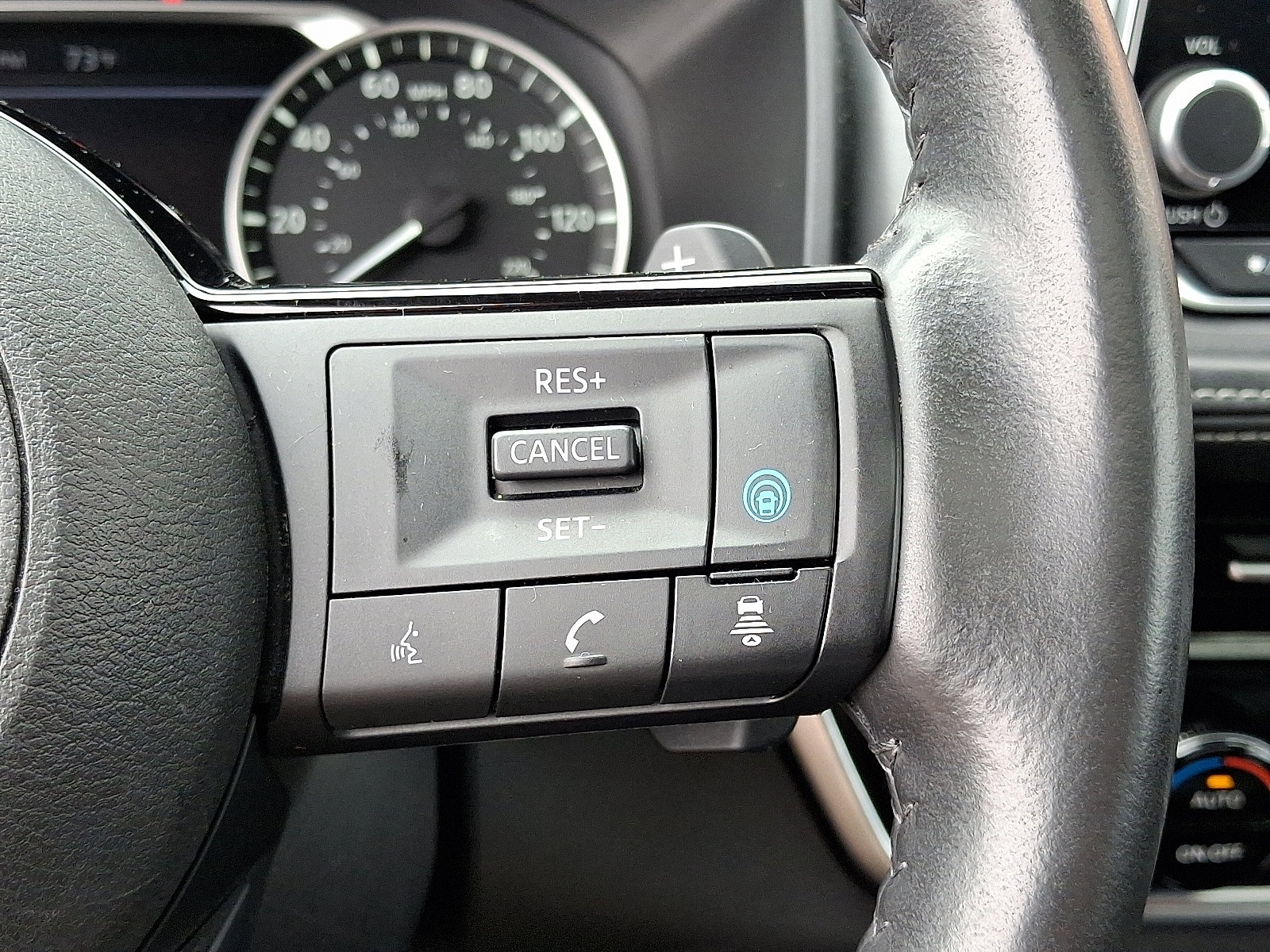 2022 Nissan Rogue SV photo 21