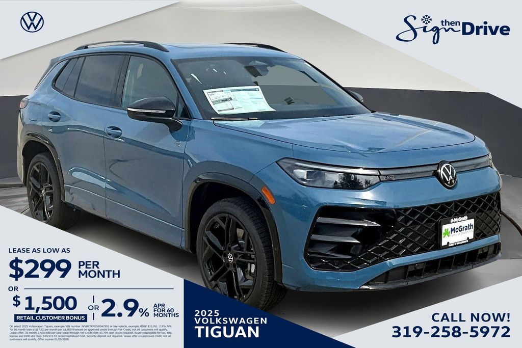 2025 Volkswagen Tiguan SE R-LINE BLACK's photo