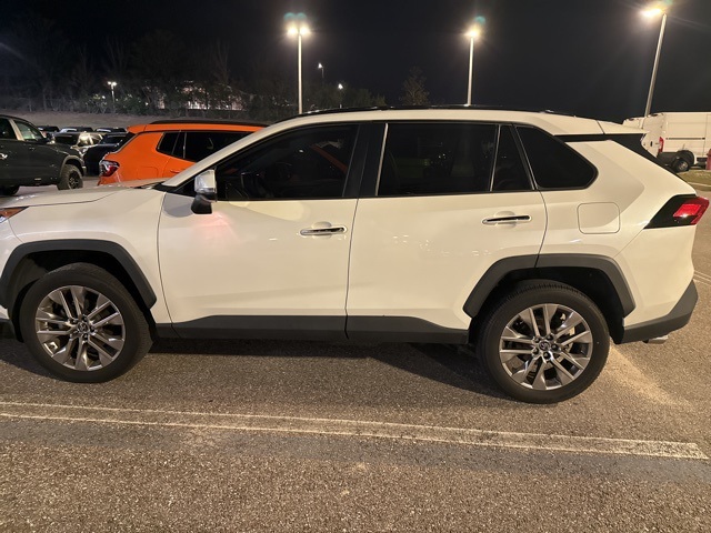 2020 Toyota RAV4 Limited's photo