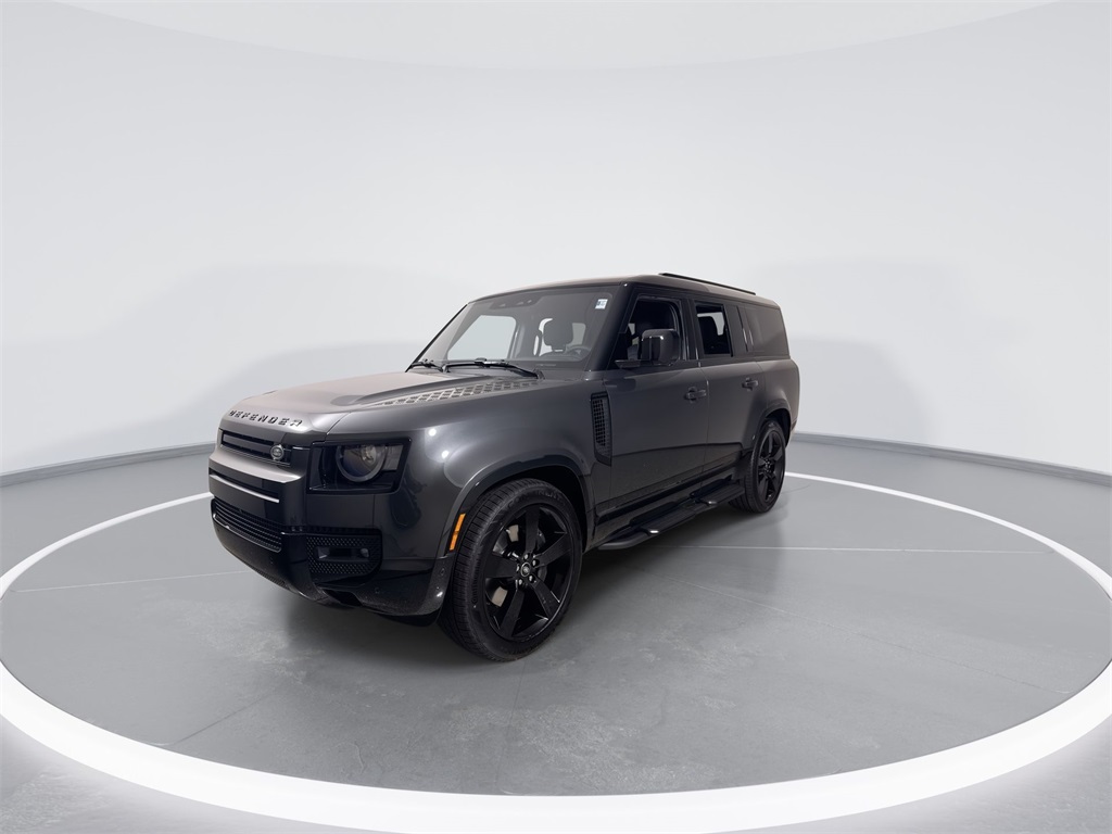 2025 Land Rover Defender 130 X-Dynamic SE photo 3