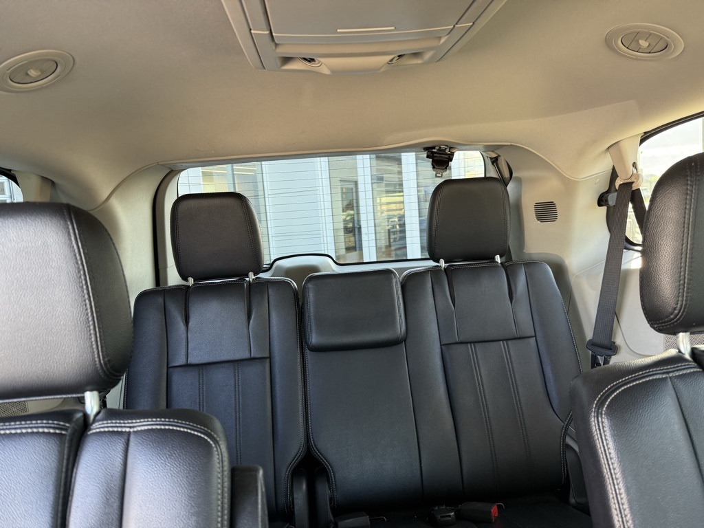 2015 Chrysler Town & Country Touring photo 12