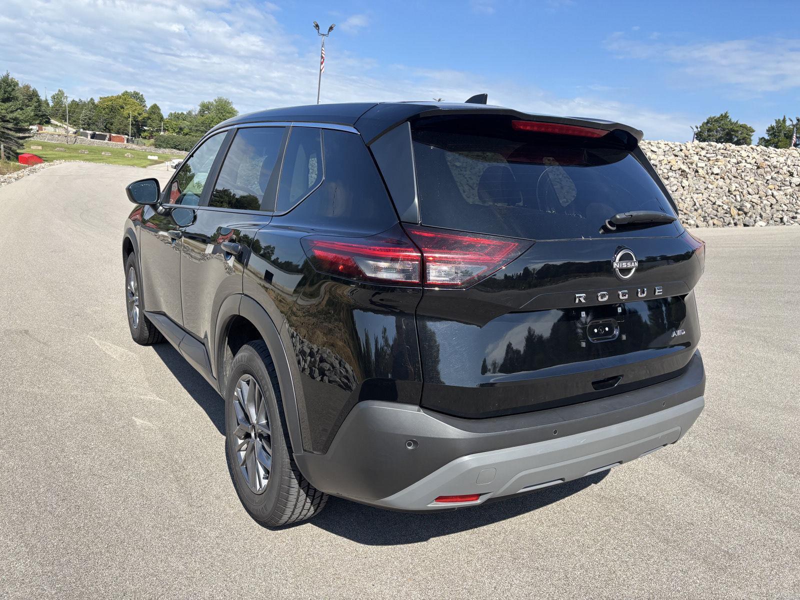 2023 Nissan Rogue S photo 2