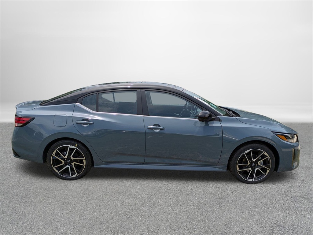 2025 Nissan Sentra SR photo 2