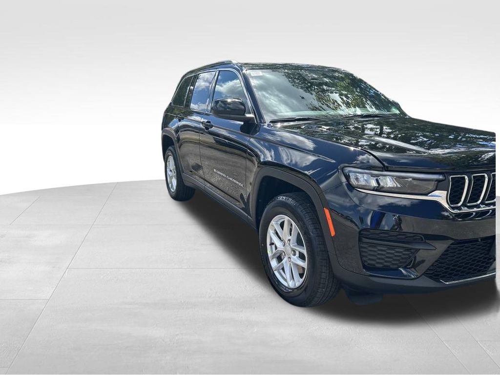2025 Jeep Grand Cherokee Laredo photo 8