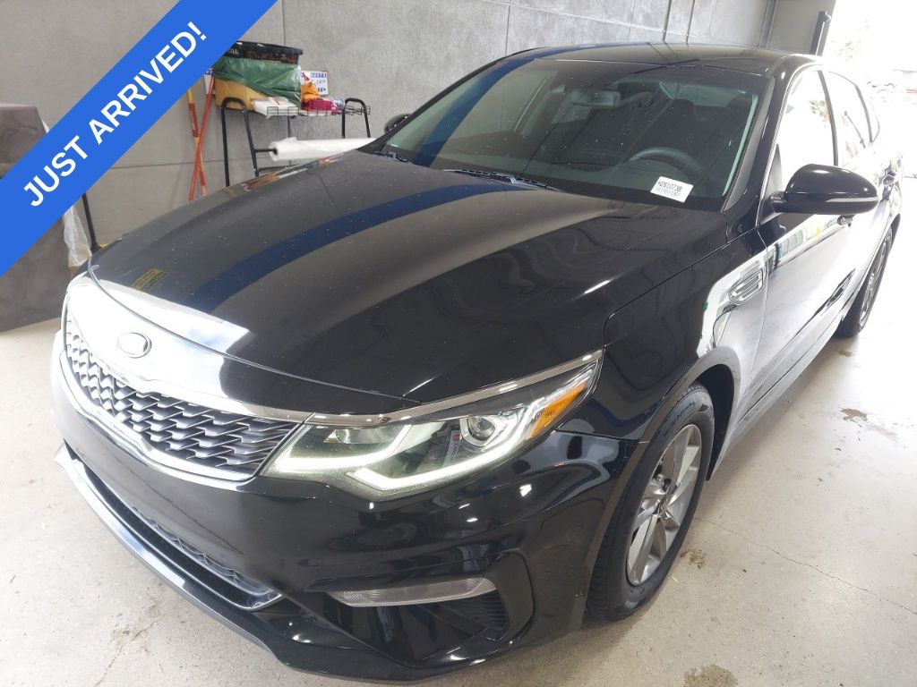 2019 Kia Optima LX's photo