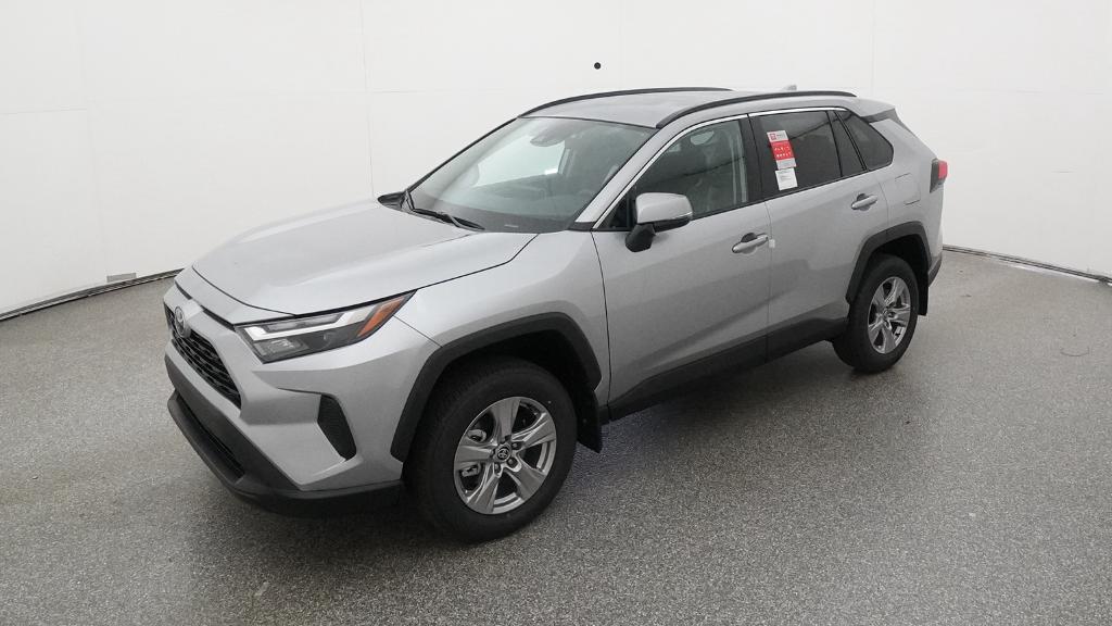 2025 Toyota RAV4 XLE's photo
