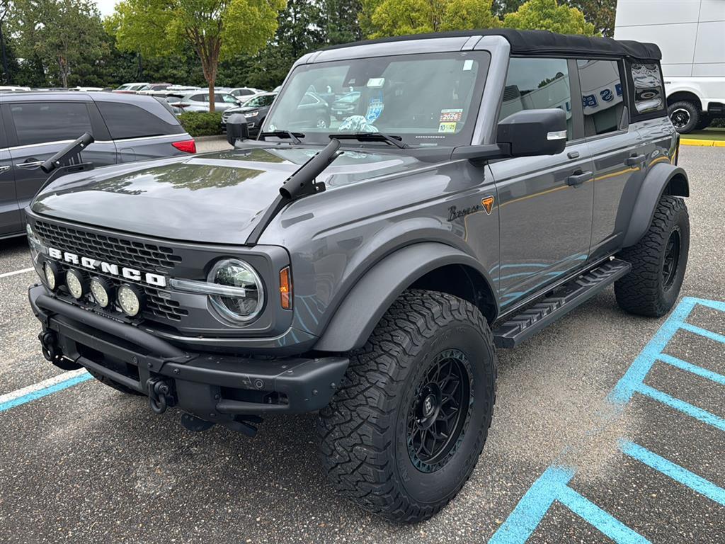 2021 Ford Bronco photo 2