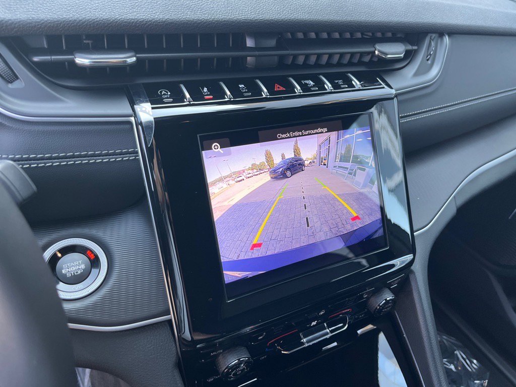 2025 Jeep Grand Cherokee Laredo Altitude photo 25