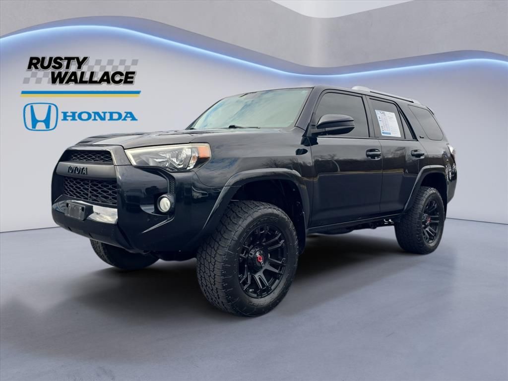 2016 Toyota 4Runner SR5's photo