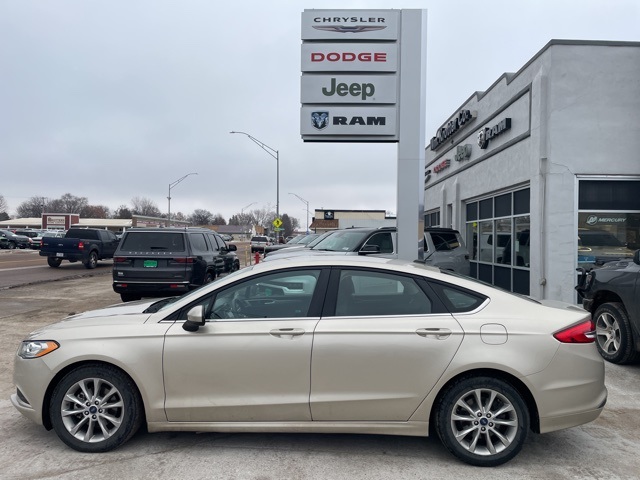 2017 Ford Fusion SE's photo