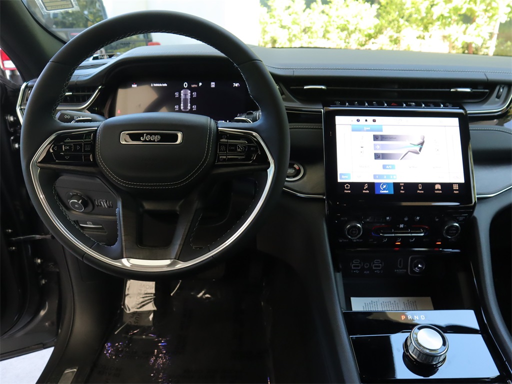 2023 Jeep Grand Cherokee Overland photo 5