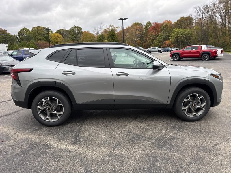 2026 Chevrolet Trax LT photo 2
