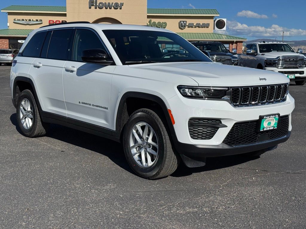 2025 Jeep Grand Cherokee Laredo's photo