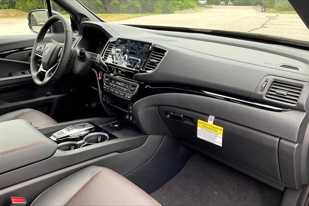 2026 Honda Ridgeline Black Edition photo 9