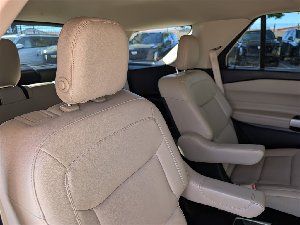 2020 Ford Explorer XLT photo 20