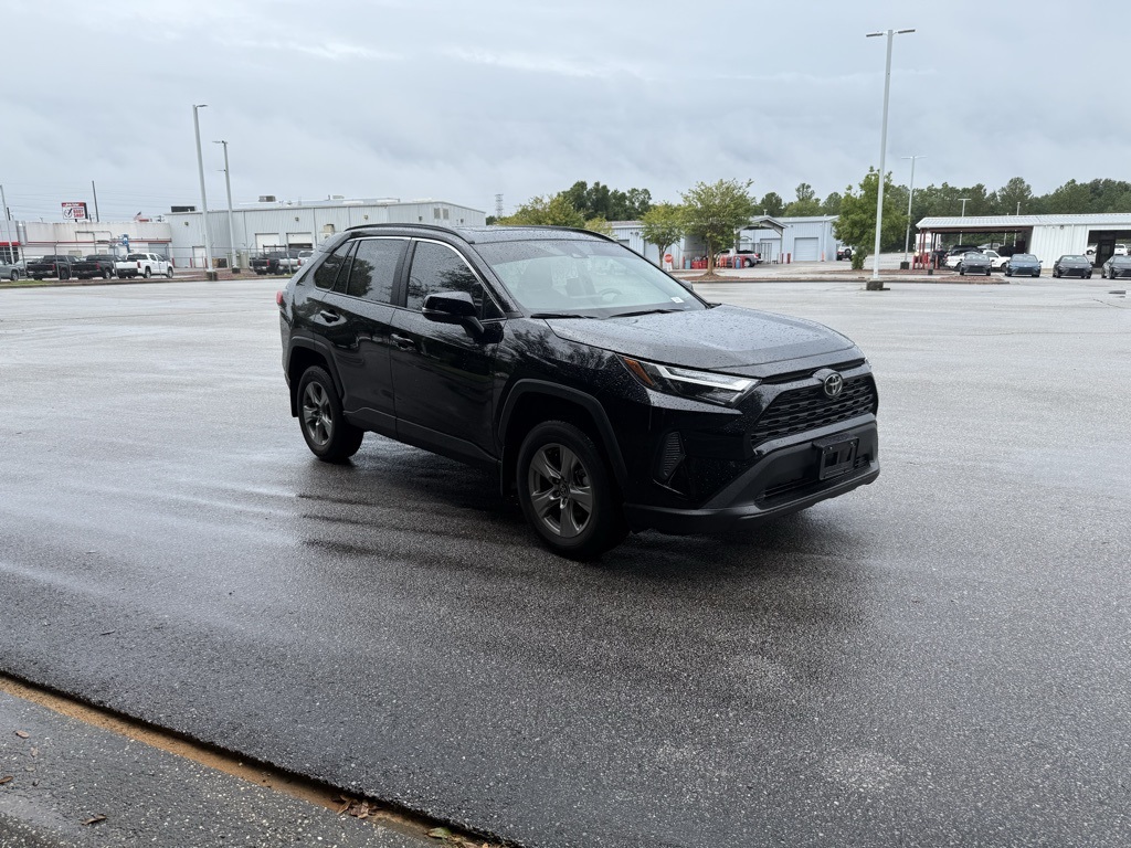 2025 Toyota RAV4 XLE photo 8