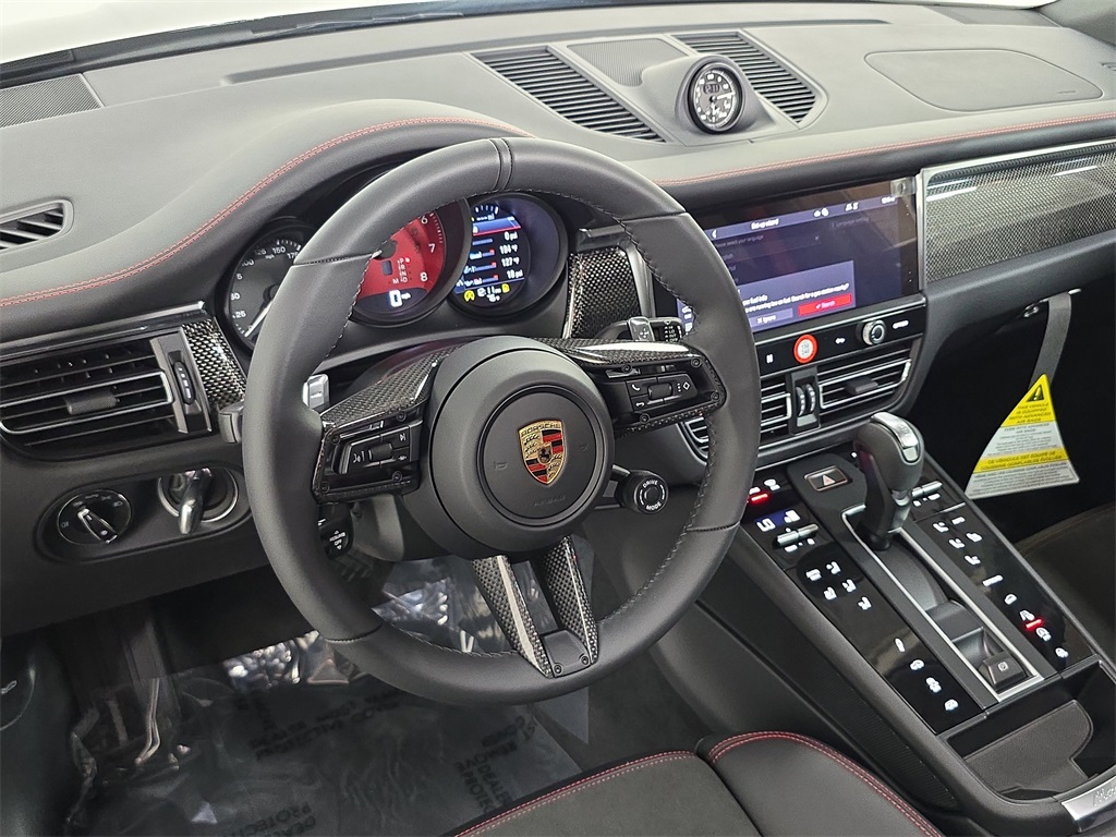 2026 Porsche Macan GTS photo 2
