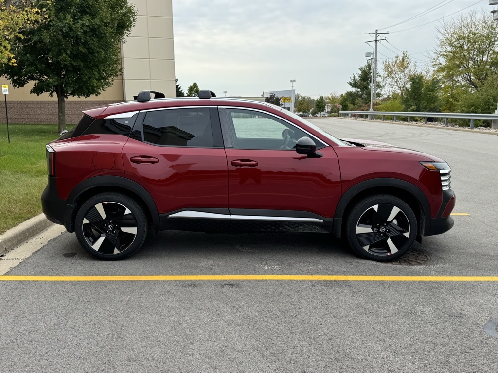 2026 Nissan Kicks SR photo 3