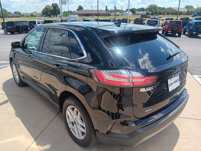 2022 Ford Edge SEL photo 3