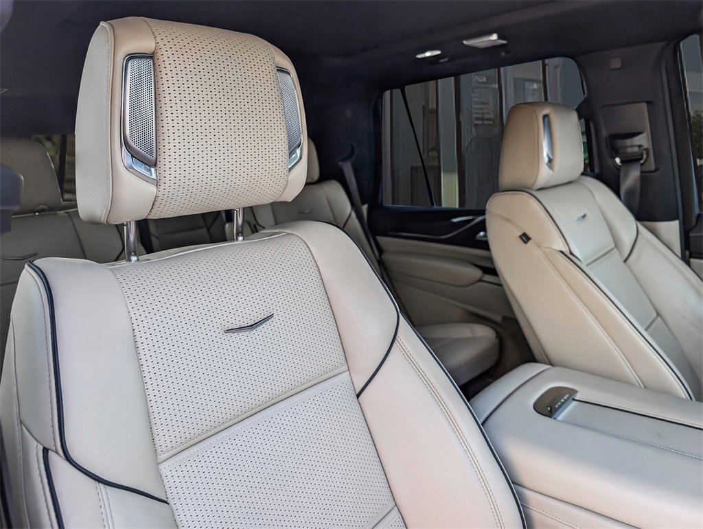 2023 Cadillac Escalade Premium Luxury photo 25