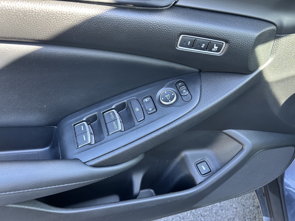2022 Honda Accord Hybrid Touring photo 9