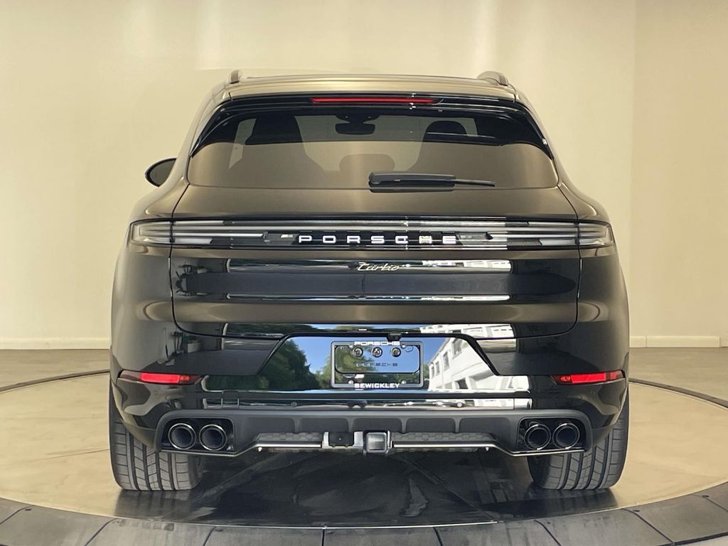 2025 Porsche Cayenne Turbo E-Hybrid photo 6