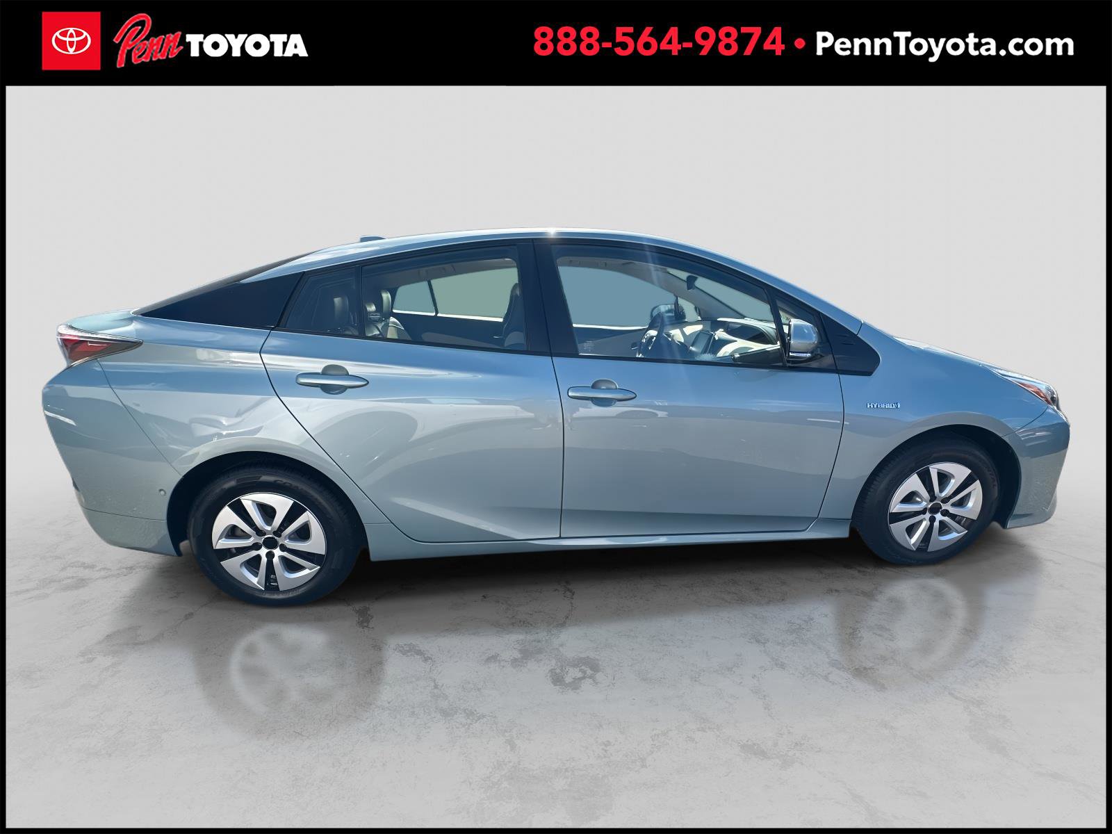 2018 Toyota Prius Four photo 4