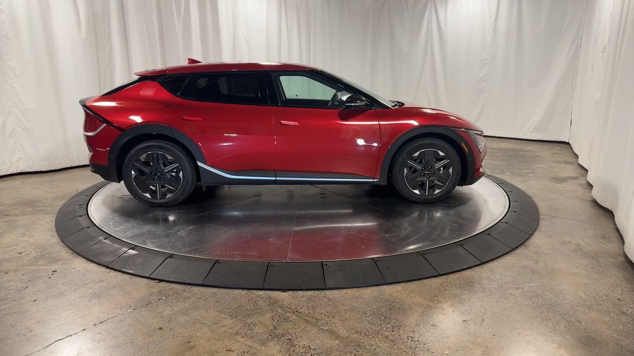 2025 Kia EV6 Light photo 2