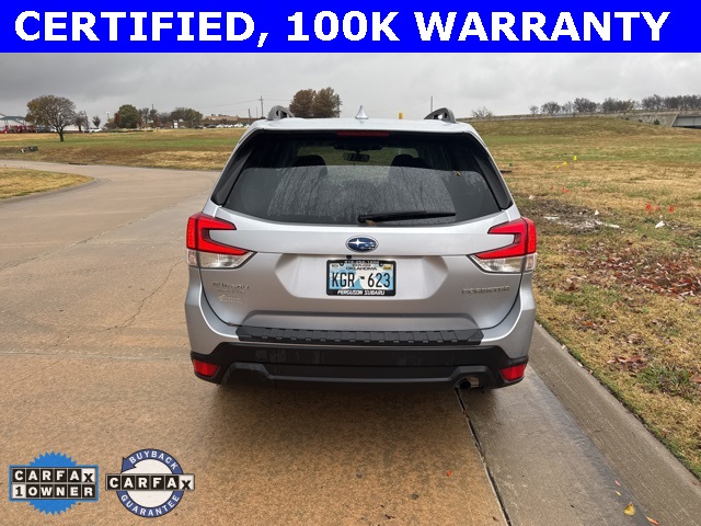 2023 Subaru Forester Premium photo 2