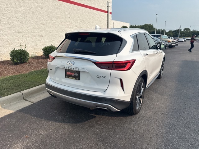 2019 Infiniti QX50 Essential photo 2