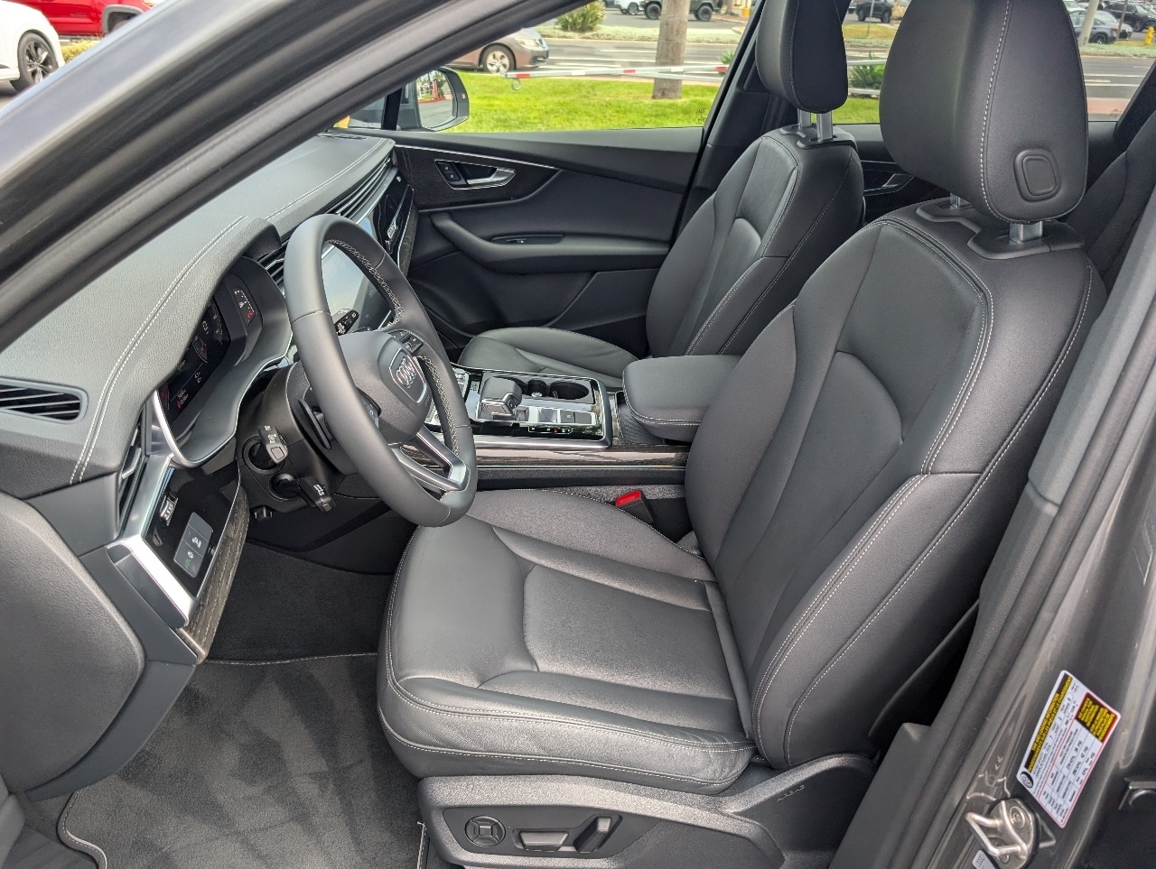 2025 Audi Q7 55 Premium photo 2