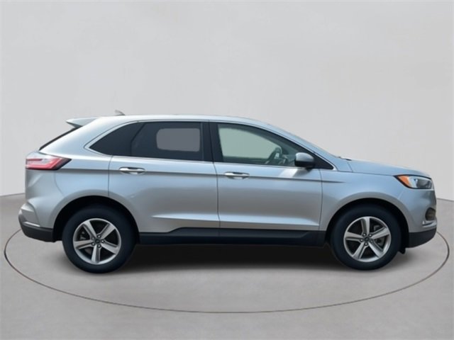 2022 Ford Edge SEL photo 5