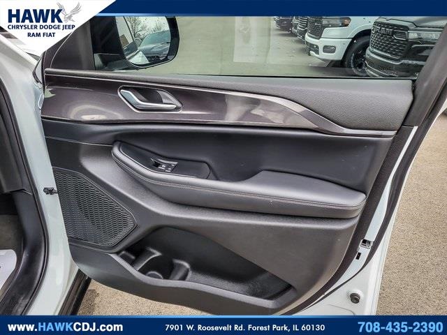 2023 JEEP GRAND CHEROKEE - Image 32