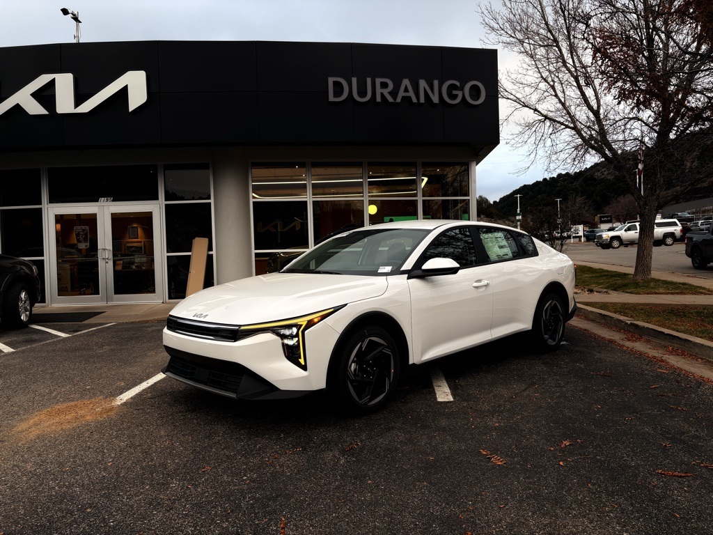 2025 Kia K4 EX's photo