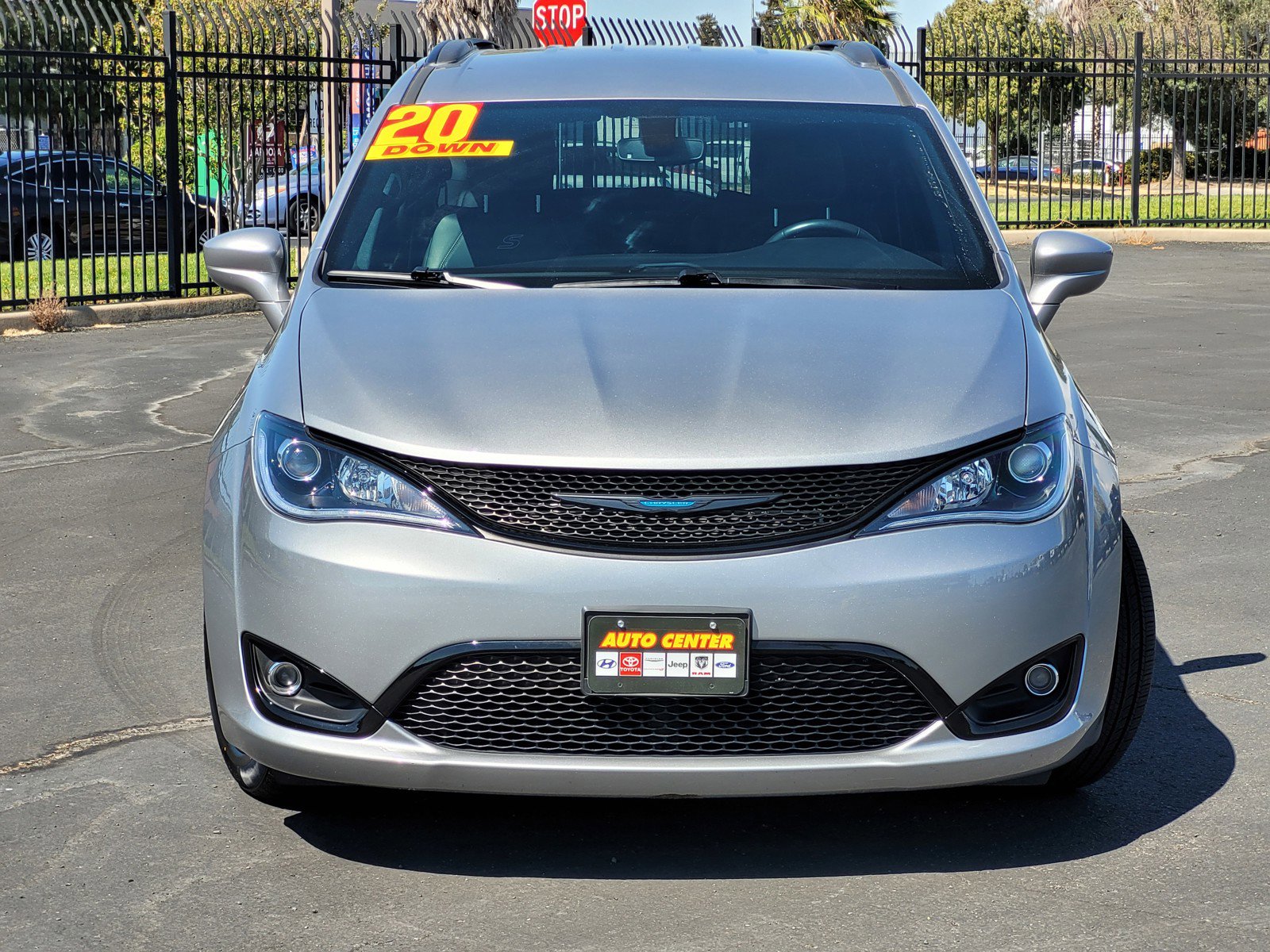 2020 Chrysler Pacifica Hybrid Touring L photo 2