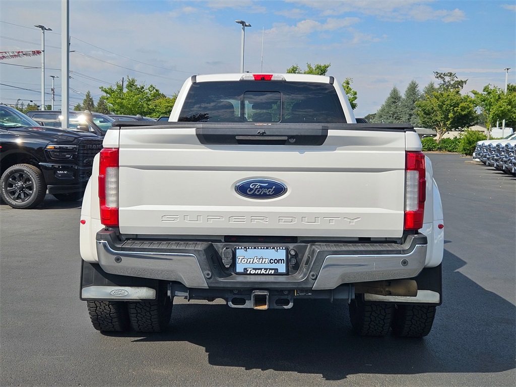 2019 Ford F-350 Lariat Platinum photo 4