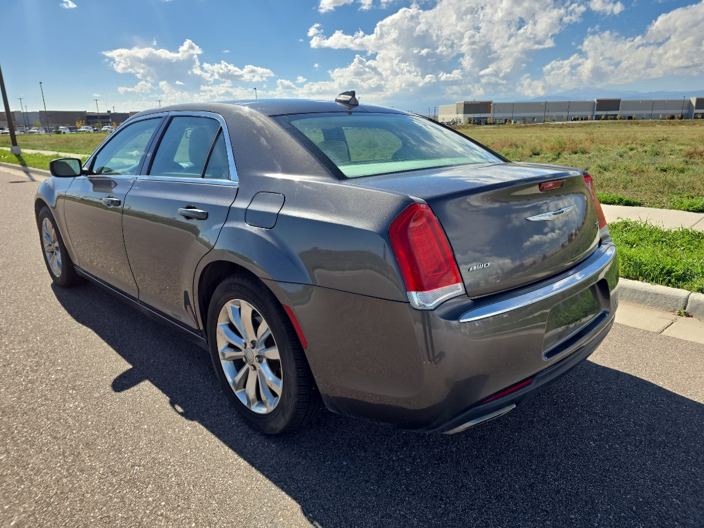 2016 Chrysler 300 Limited