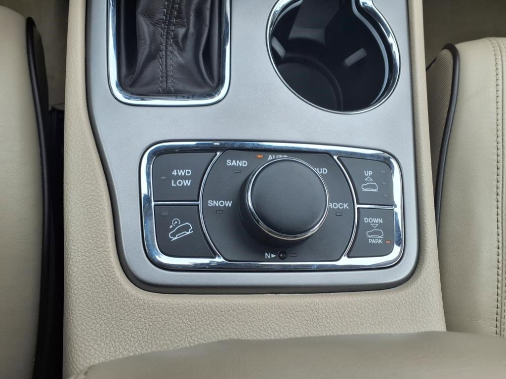 2020 Jeep Grand Cherokee Overland photo 16