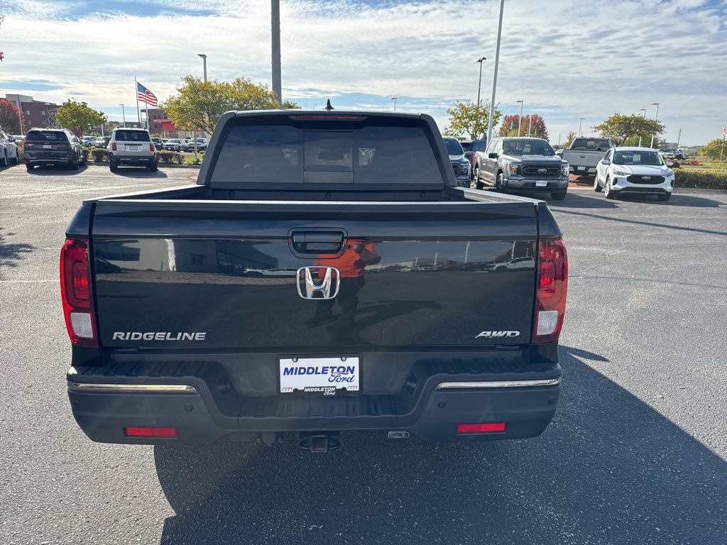 2020 Honda Ridgeline Black Edition photo 4
