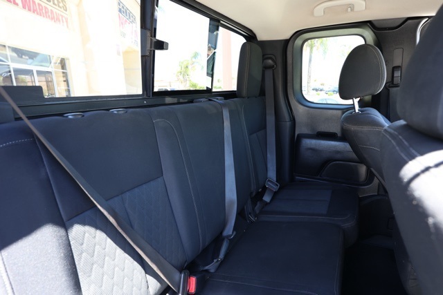 2017 Nissan Titan SV photo 14