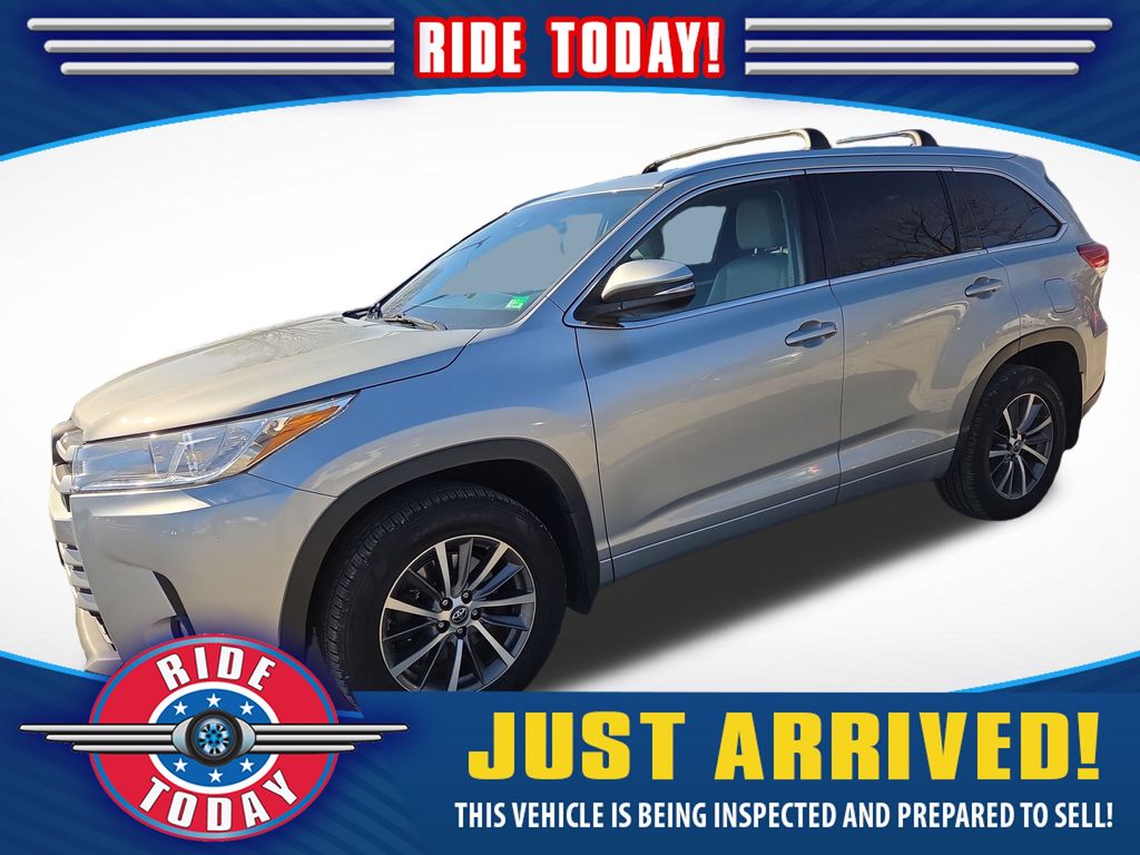 2017 Toyota Highlander XLE's photo