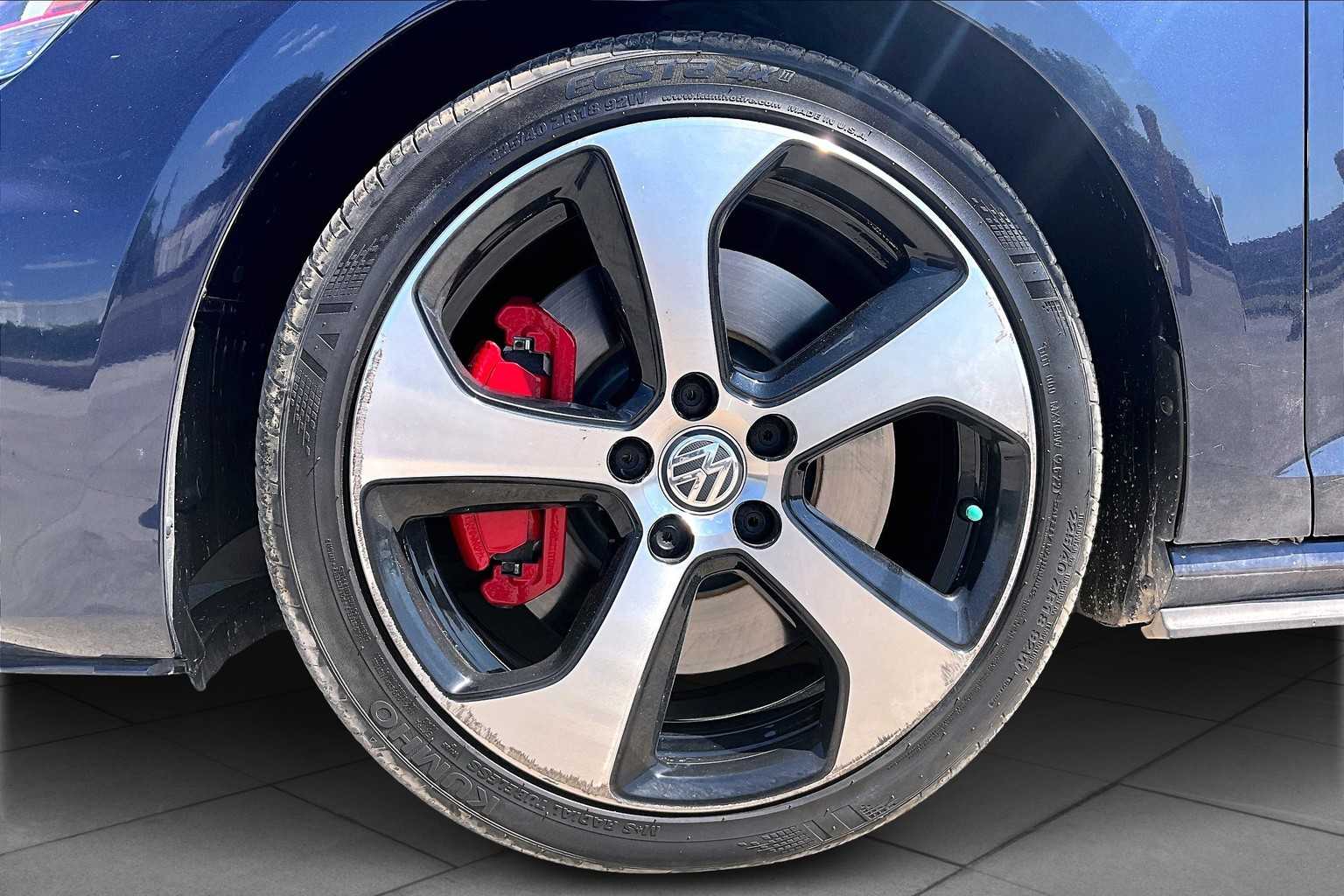 2017 Volkswagen Golf GTI Sport SE Autobahn photo 10