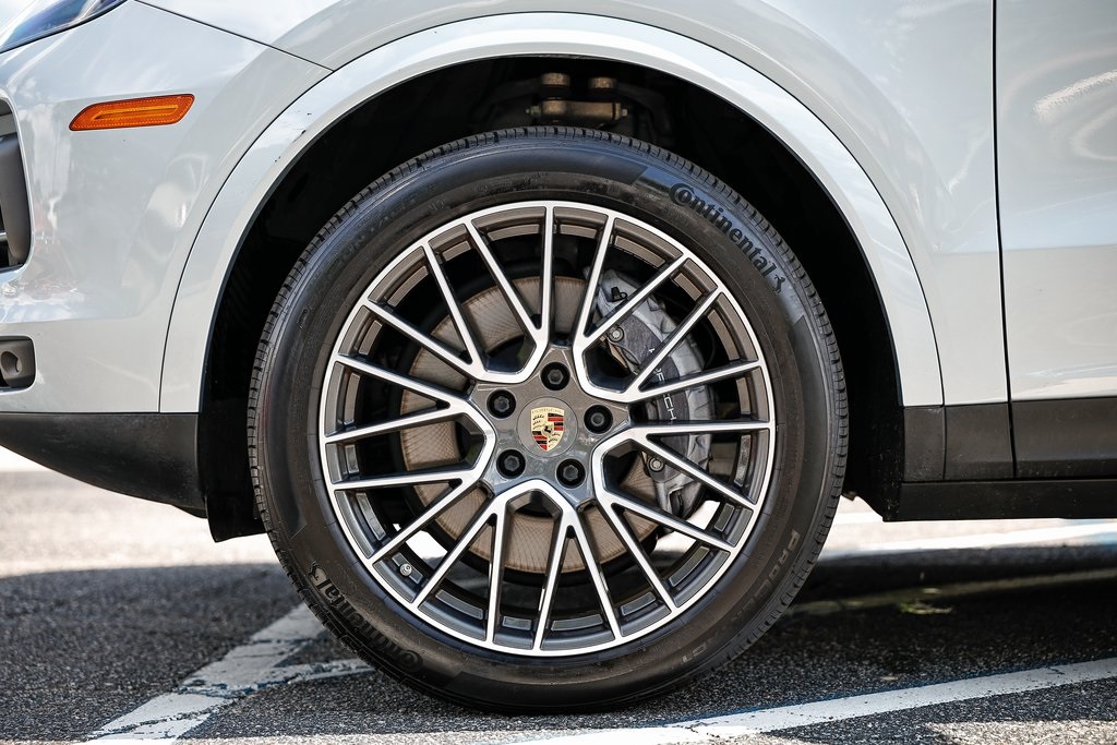 2022 Porsche Cayenne Base photo 12