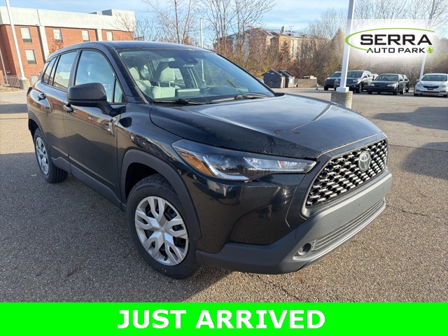 2022 Toyota Corolla Cross L photo 2